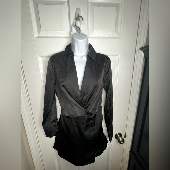 NWT Lulus Women’s X Small Sophisticated Effort Black Long Sleeve Satin Romper XS - Picture 14 of 16